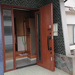 リフォーム 【一日で玄関扉取替完了】 (有)アキ建設のイメージ